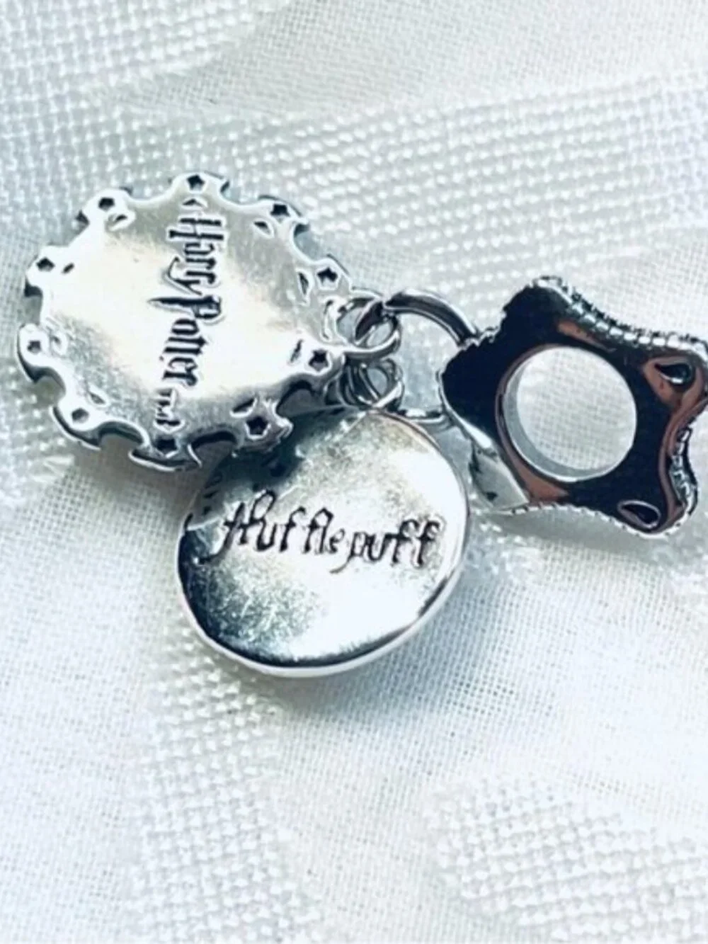 🦡✨ NWOT Hufflepuff Charm – Harry Potter Magic ⚡💛